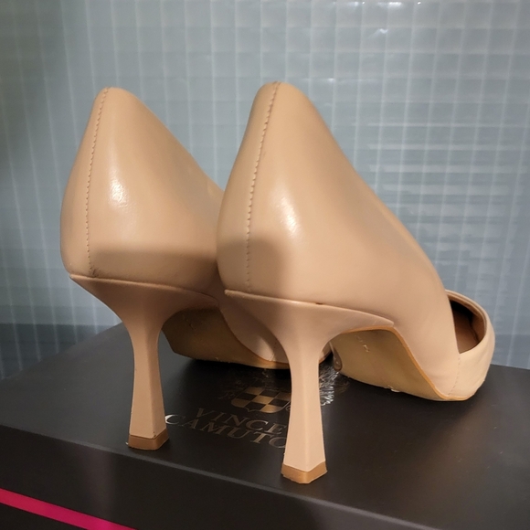 Vince Camuto Women's Tan Pumps - Picture 8 of 9
